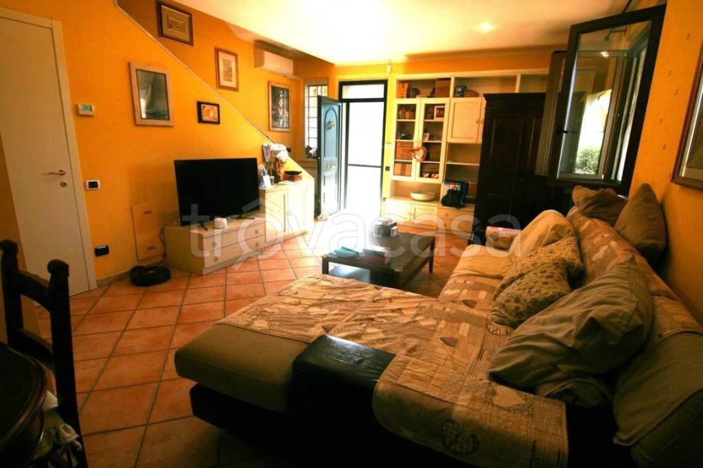 casa indipendente in vendita a Carrara in zona Fossone