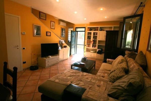 casa indipendente in vendita a Carrara in zona Fossone