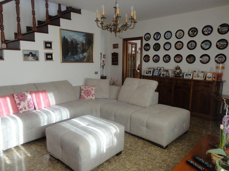 casa indipendente in vendita a Carrara in zona Avenza