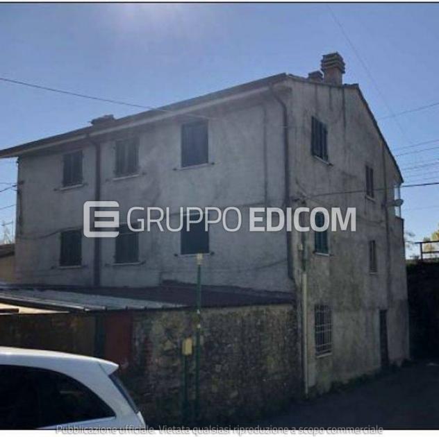 negozio in vendita a Carrara in zona Battilana