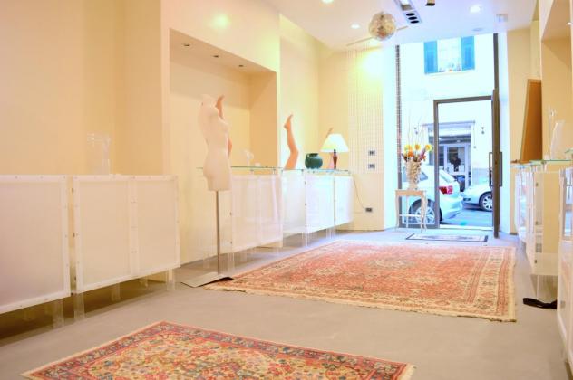 negozio in vendita a Carrara