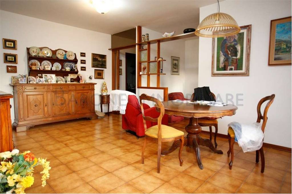 appartamento in vendita a Carrara in zona Bonascola