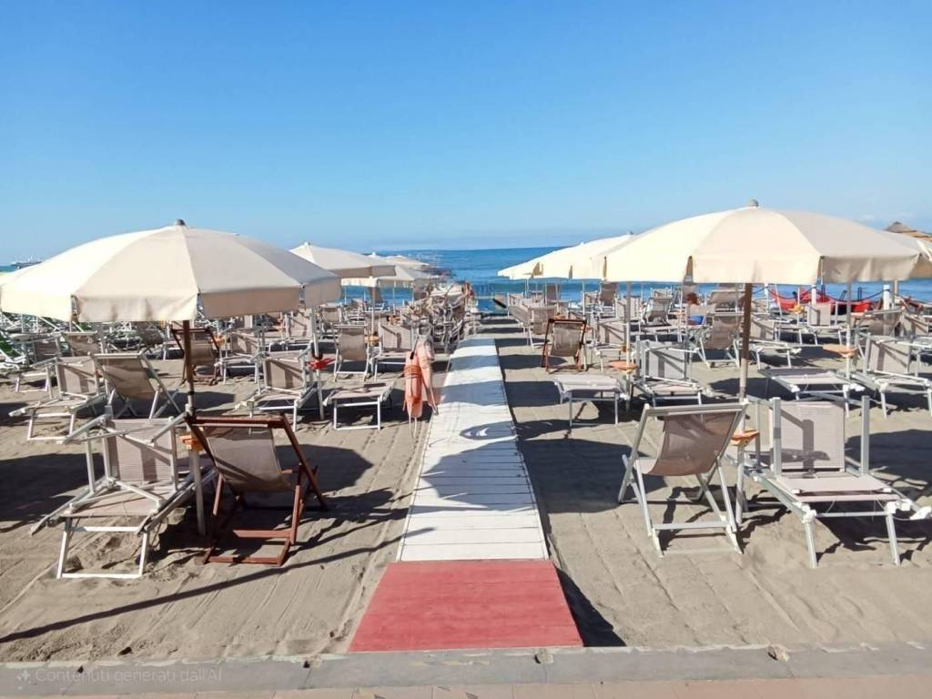 intera palazzina in vendita a Carrara in zona Marina di Carrara