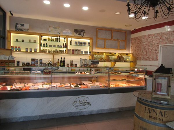 negozio in vendita a Carrara