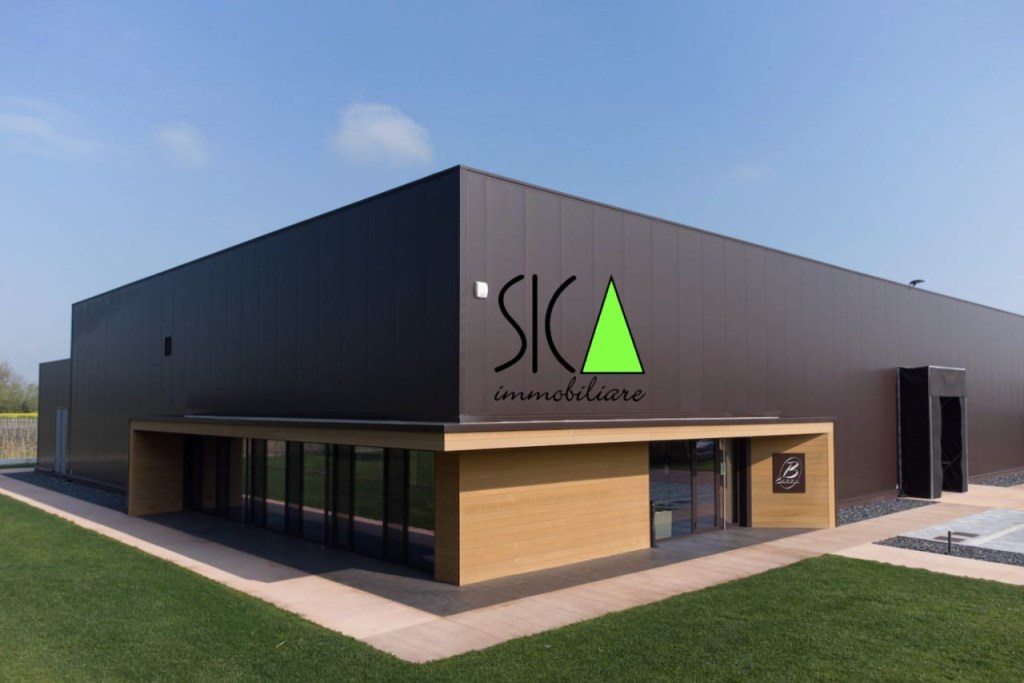 locale commerciale in vendita a Carrara