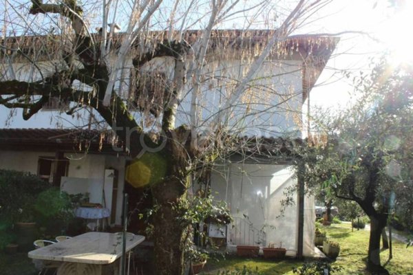 casa indipendente in vendita a Carrara