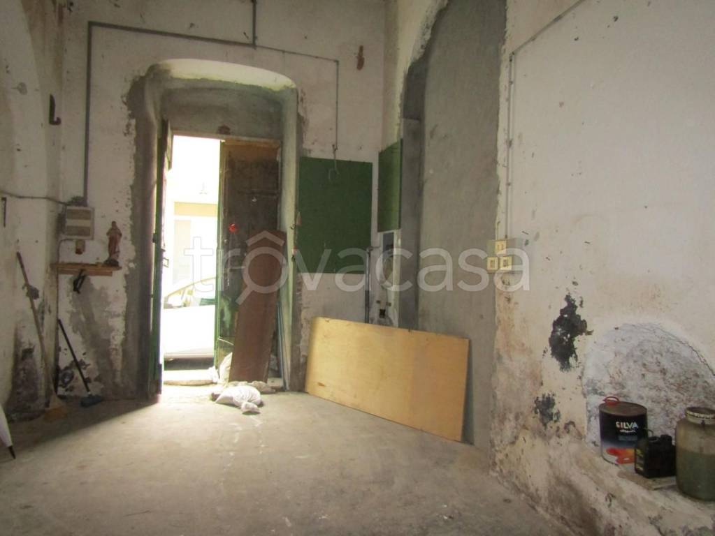 negozio in vendita a Carrara in zona Marina di Carrara