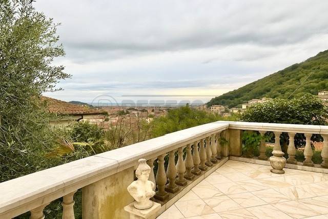 casa indipendente in vendita a Carrara in zona Fontia