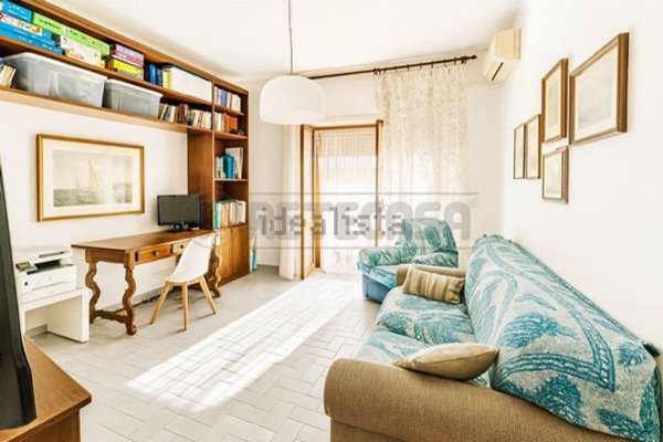 appartamento in vendita a Carrara in zona Marina di Carrara