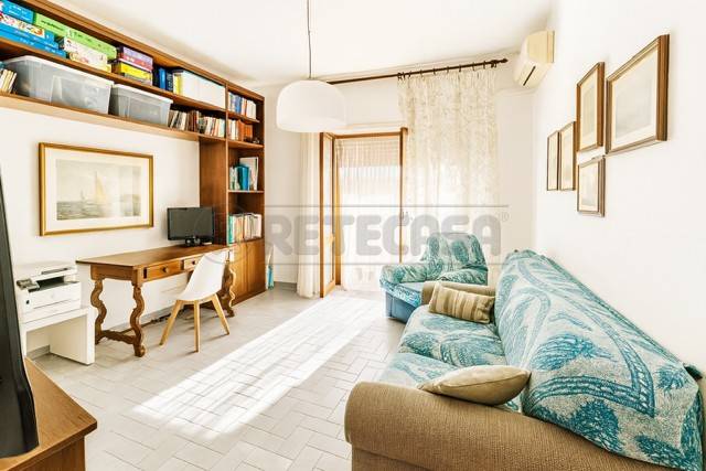 appartamento in vendita a Carrara in zona Marina di Carrara