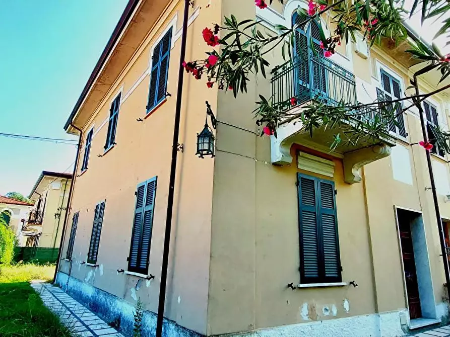 casa indipendente in vendita a Carrara in zona Fossola