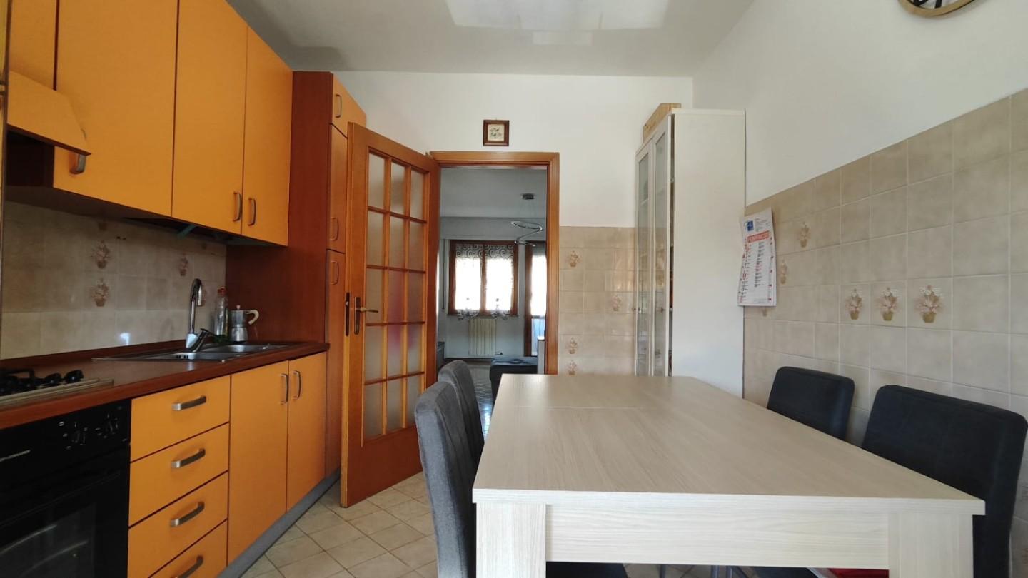 appartamento in vendita a Carrara in zona Bonascola