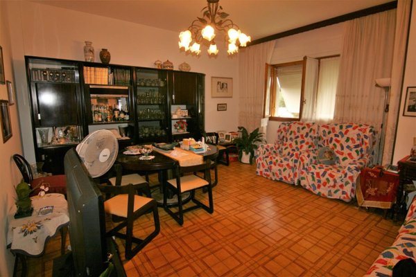 appartamento in vendita a Carrara in zona Avenza