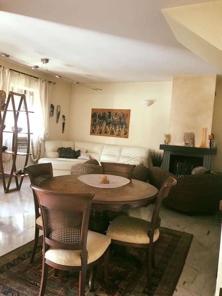 casa indipendente in vendita a Carrara