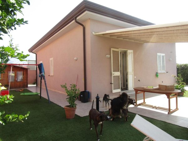 casa indipendente in vendita a Carrara in zona Marina di Carrara