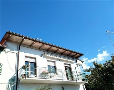 appartamento in vendita a Carrara in zona Centro Città