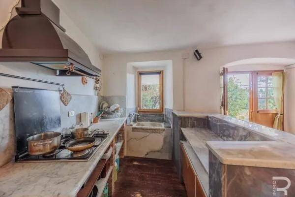 appartamento in vendita a Carrara in zona Fossola