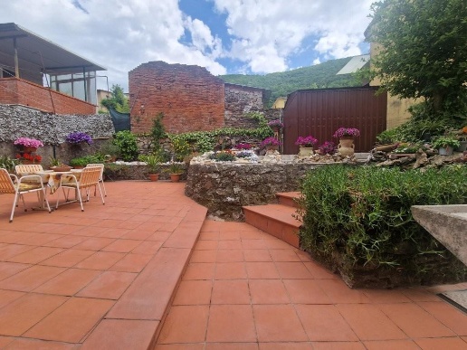 casa semindipendente in vendita a Carrara in zona Gragnana