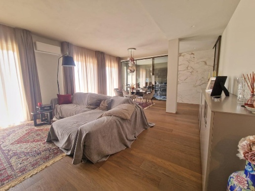 appartamento in vendita a Carrara in zona Marina di Carrara