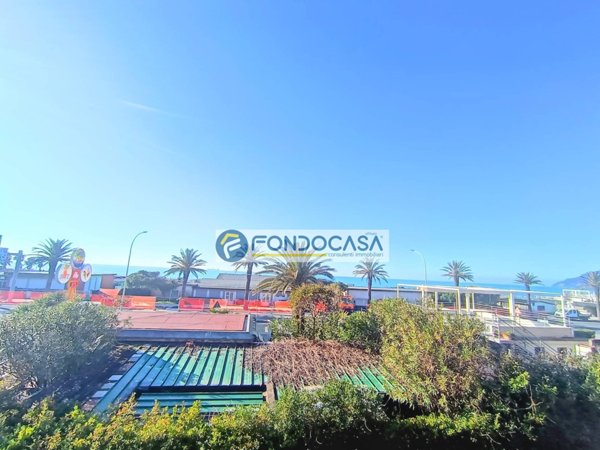 appartamento in vendita a Carrara in zona Marina di Carrara