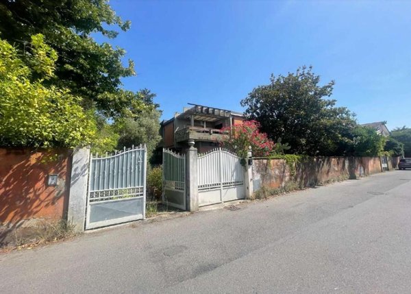 casa indipendente in vendita a Carrara in zona Marina di Carrara