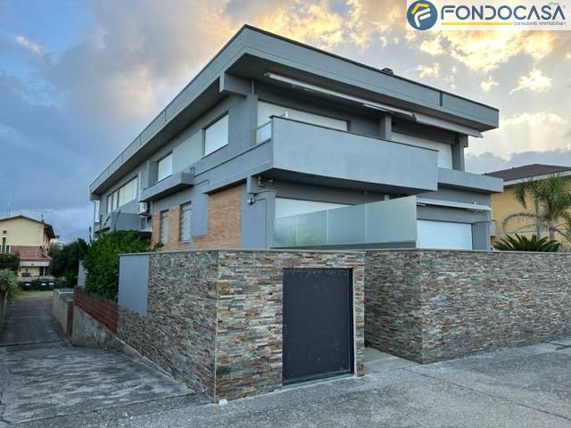 appartamento in vendita a Carrara in zona Marina di Carrara