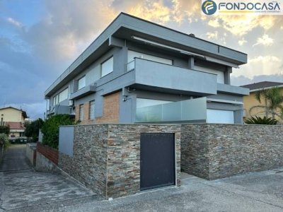 appartamento in vendita a Carrara in zona Marina di Carrara