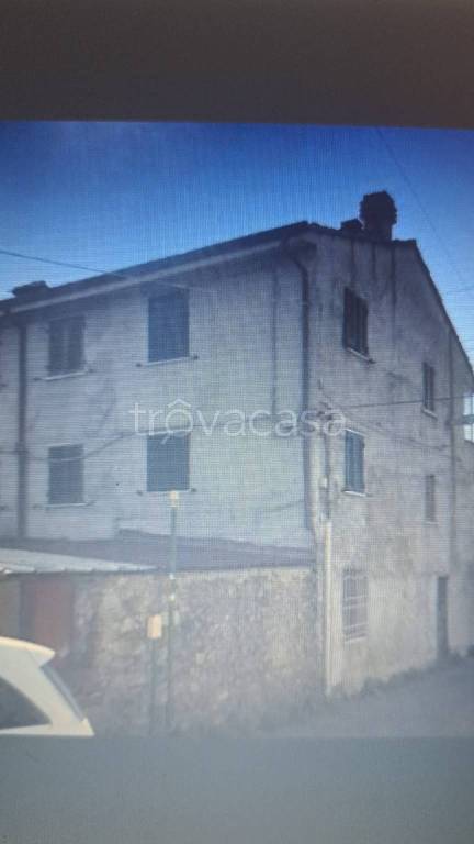 negozio in vendita a Carrara in zona Marina di Carrara