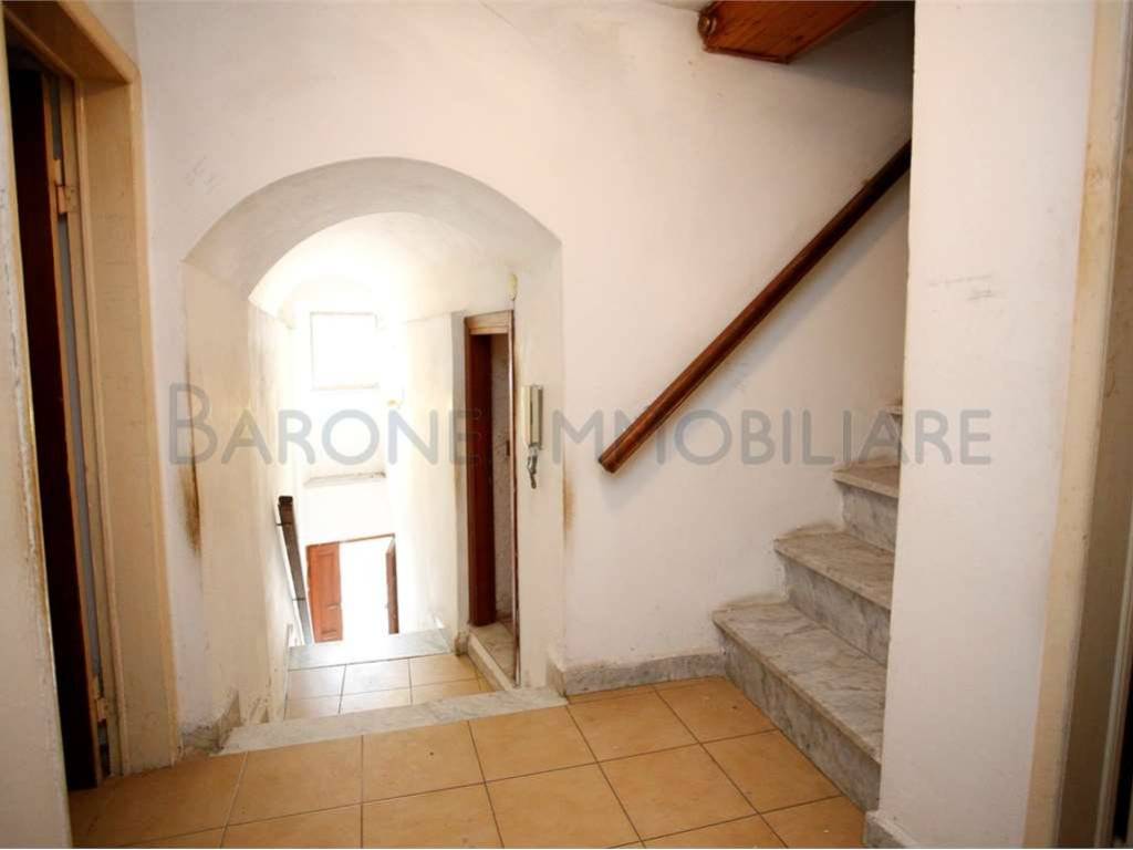 appartamento in vendita a Carrara in zona Sorgnano