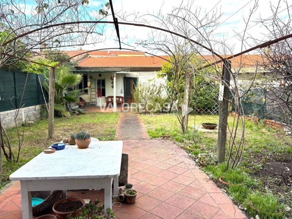 casa indipendente in vendita a Carrara in zona Marina di Carrara