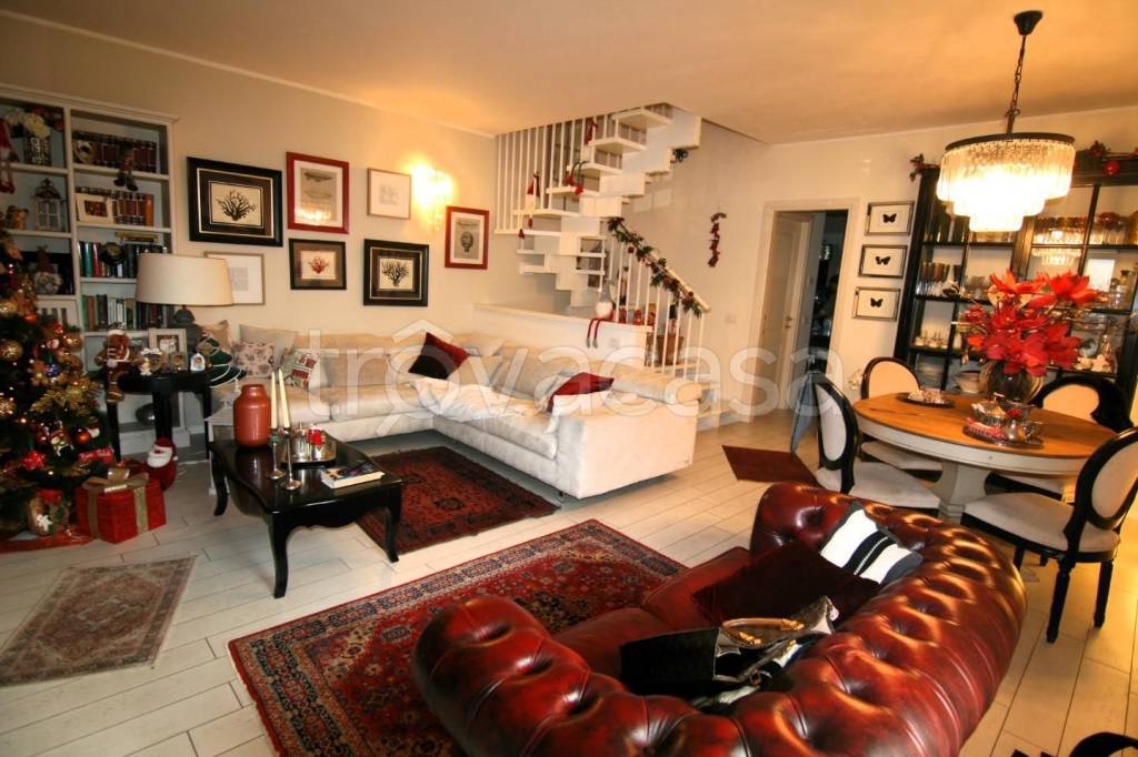 casa indipendente in vendita a Carrara in zona Fossone