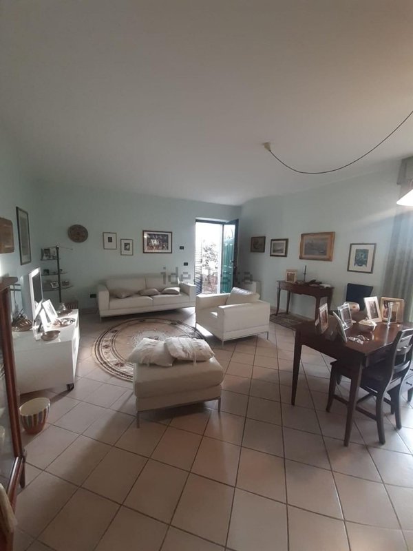 casa indipendente in vendita a Carrara