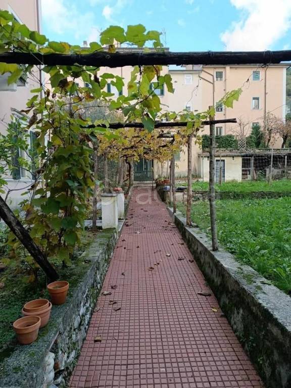 casa indipendente in vendita a Carrara in zona Centro Città