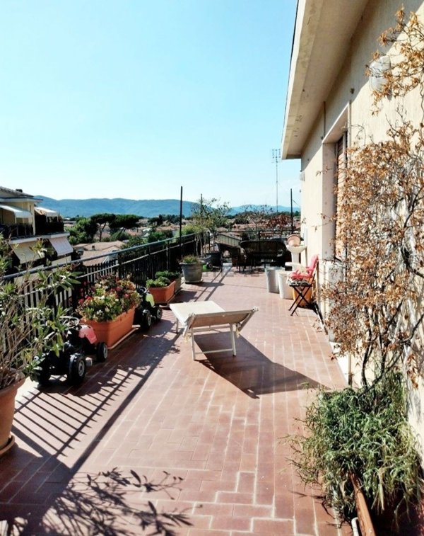 appartamento in vendita a Carrara in zona Marina di Carrara