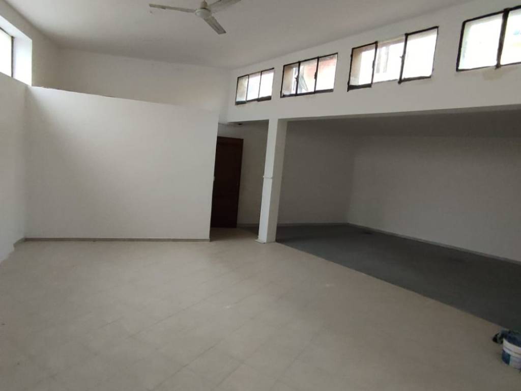 negozio in vendita a Carrara