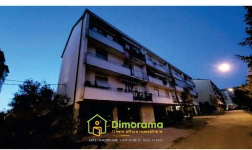 appartamento in vendita a Carrara in zona Stadio