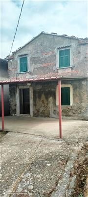casa indipendente in vendita a Carrara