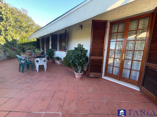 casa indipendente in vendita a Carrara in zona Centro Città