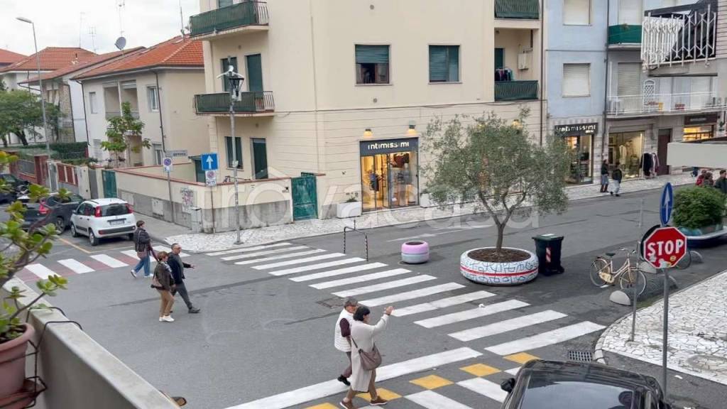 appartamento in vendita a Carrara in zona Marina di Carrara