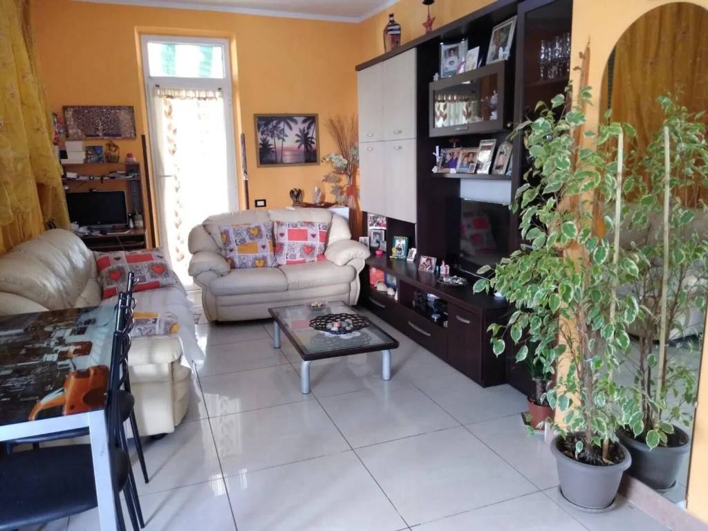 casa semindipendente in vendita a Carrara in zona Avenza