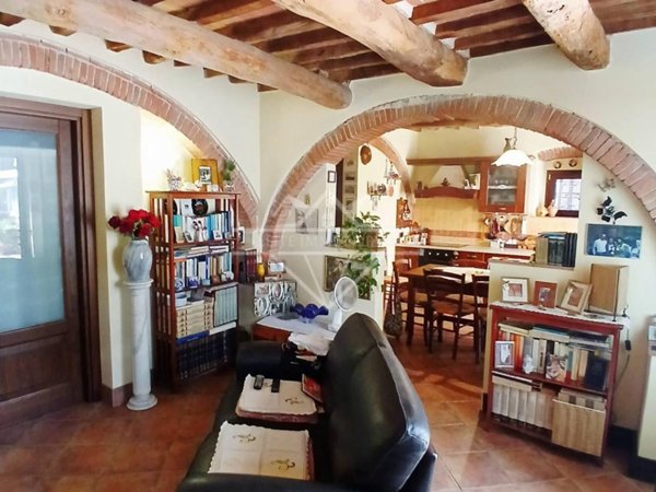 casa indipendente in vendita a Carrara in zona Stadio