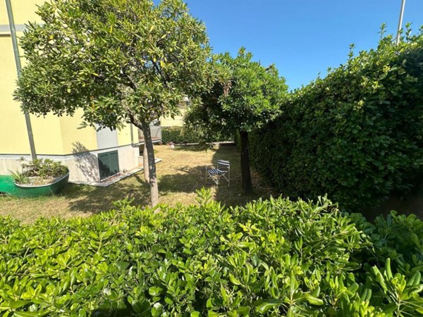 appartamento in vendita a Carrara in zona Marina di Carrara