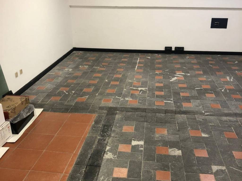 negozio in vendita a Carrara in zona Marina di Carrara