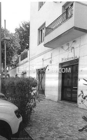 negozio in vendita a Carrara in zona Centro Città