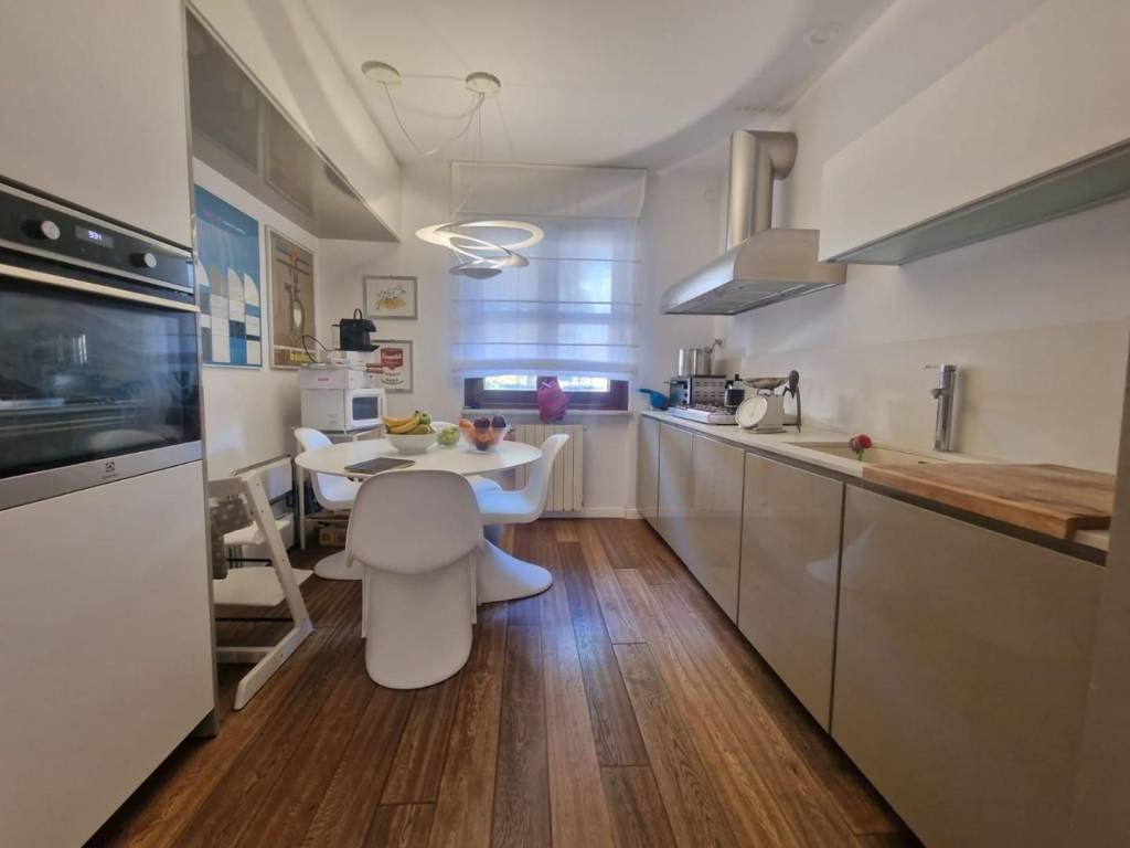 casa indipendente in vendita a Carrara in zona Avenza