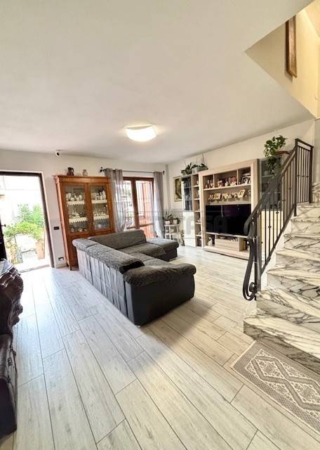 casa indipendente in vendita a Carrara in zona Avenza