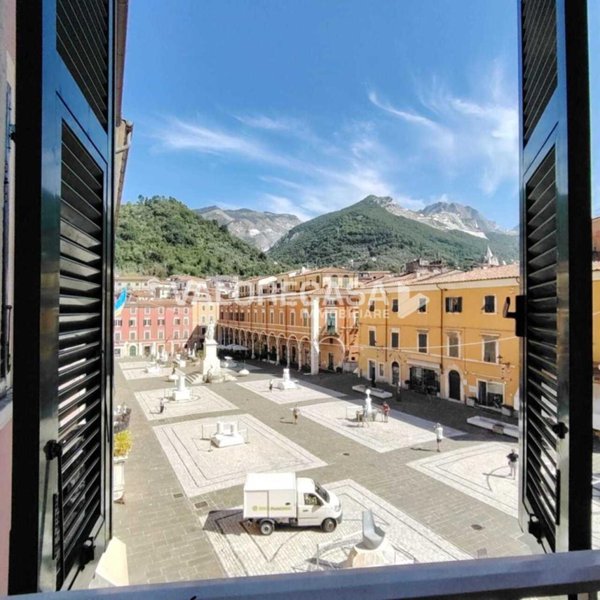 appartamento in vendita a Carrara in zona Centro Città