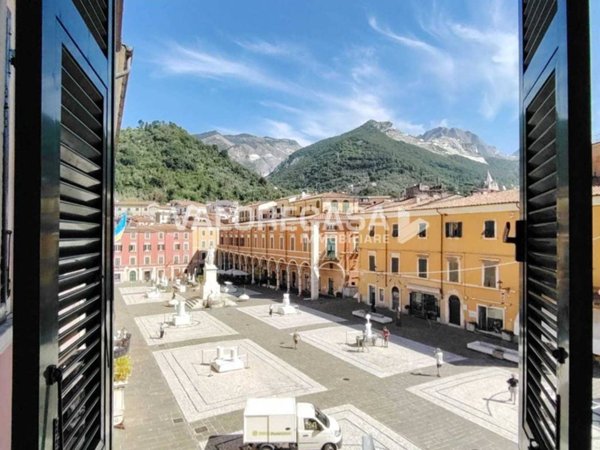 appartamento in vendita a Carrara in zona Centro Città