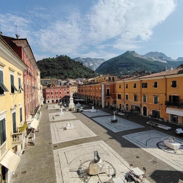 appartamento in vendita a Carrara in zona Centro Città