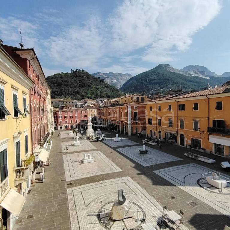appartamento in vendita a Carrara in zona Centro Città